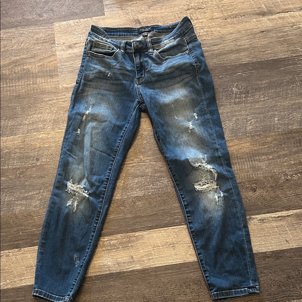 Judy Blue Distressed Skinny Jeans in Blue